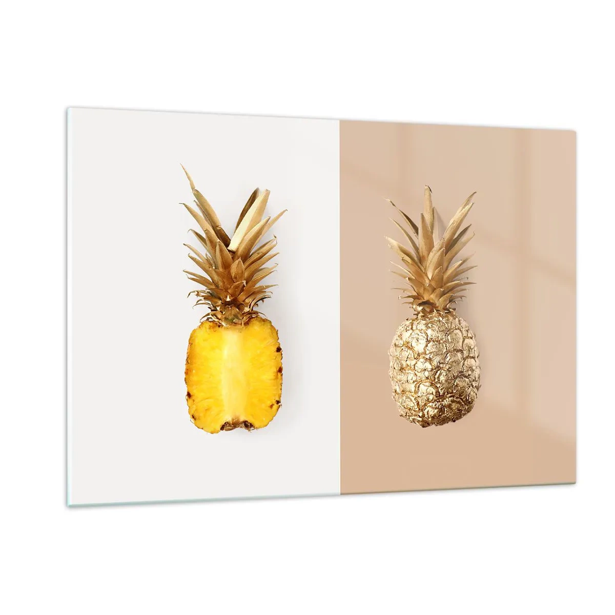 Cuadro sobre vidrio - Impresiones sobre Vidrio - Una piña cortada y dorada sobre dos fondos contrastantes. - 120x80cm - Piña y media - Decoración de pared moderna para salón y dormitorio ARTTOR