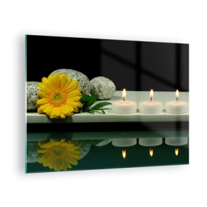 Cuadro sobre vidrio - Impresiones sobre Vidrio - Velas, piedras y una flor amarilla reflejada en el agua. - 70x50cm - Calmar los sentidos - Decoración de pared moderna para salón y dormitorio ARTTOR