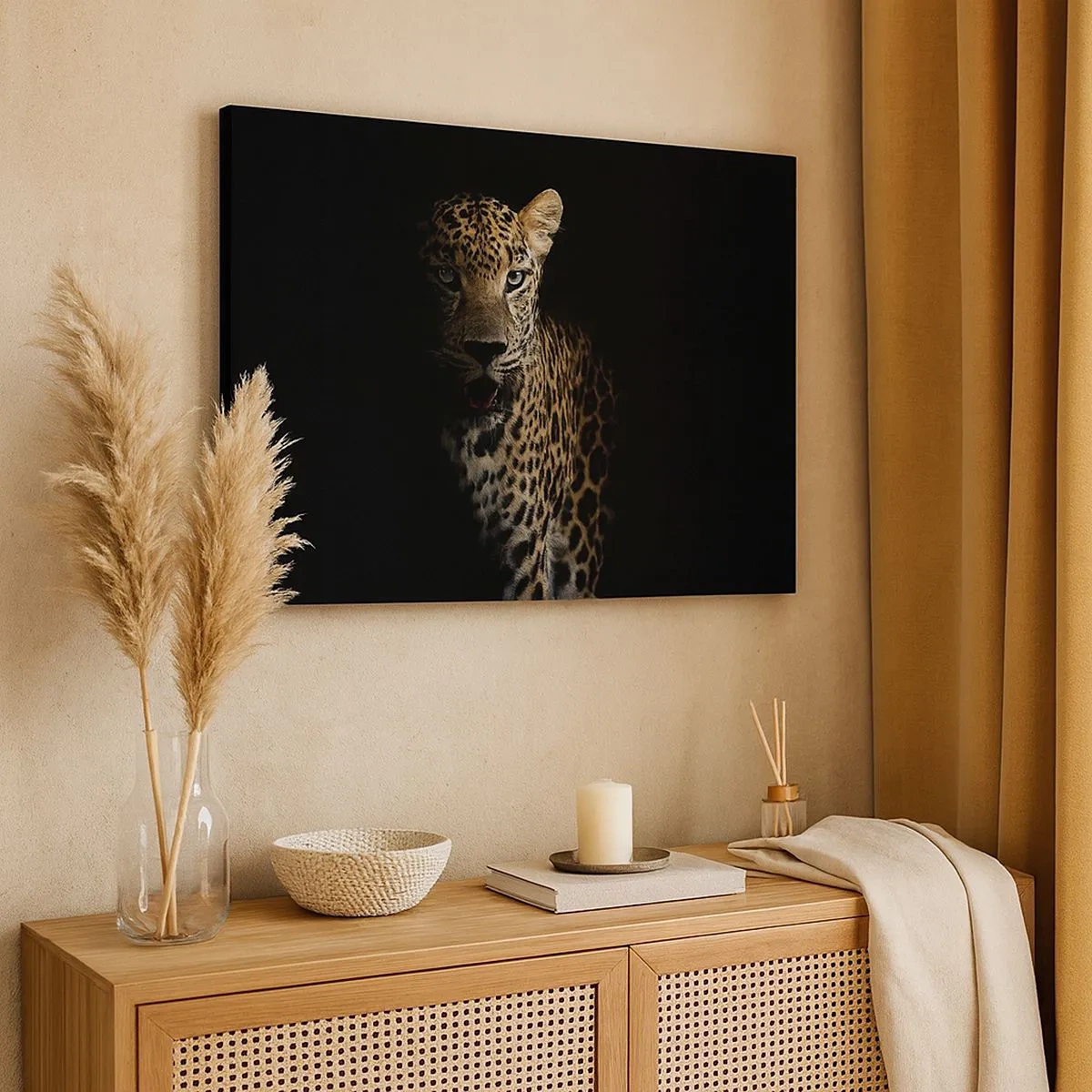 Cuadro sobre lienzo - Impresión de Imagen - Un leopardo sobre un fondo oscuro con una mirada intensa. - 70x50cm - Belleza oscura - Decoración de pared moderna para salón y dormitorio ARTTOR