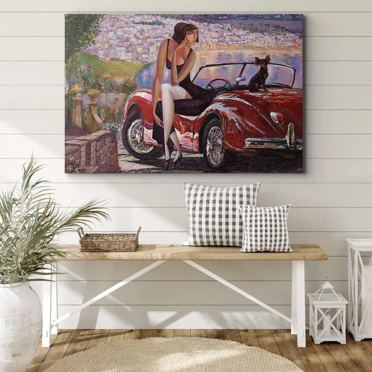 Cuadro sobre lienzo - Impresión de Imagen - Una mujer junto a un coche rojo con un pueblo al fondo - 70x50cm - Paseo veraniego - Decoración de pared moderna para salón y dormitorio ARTTOR