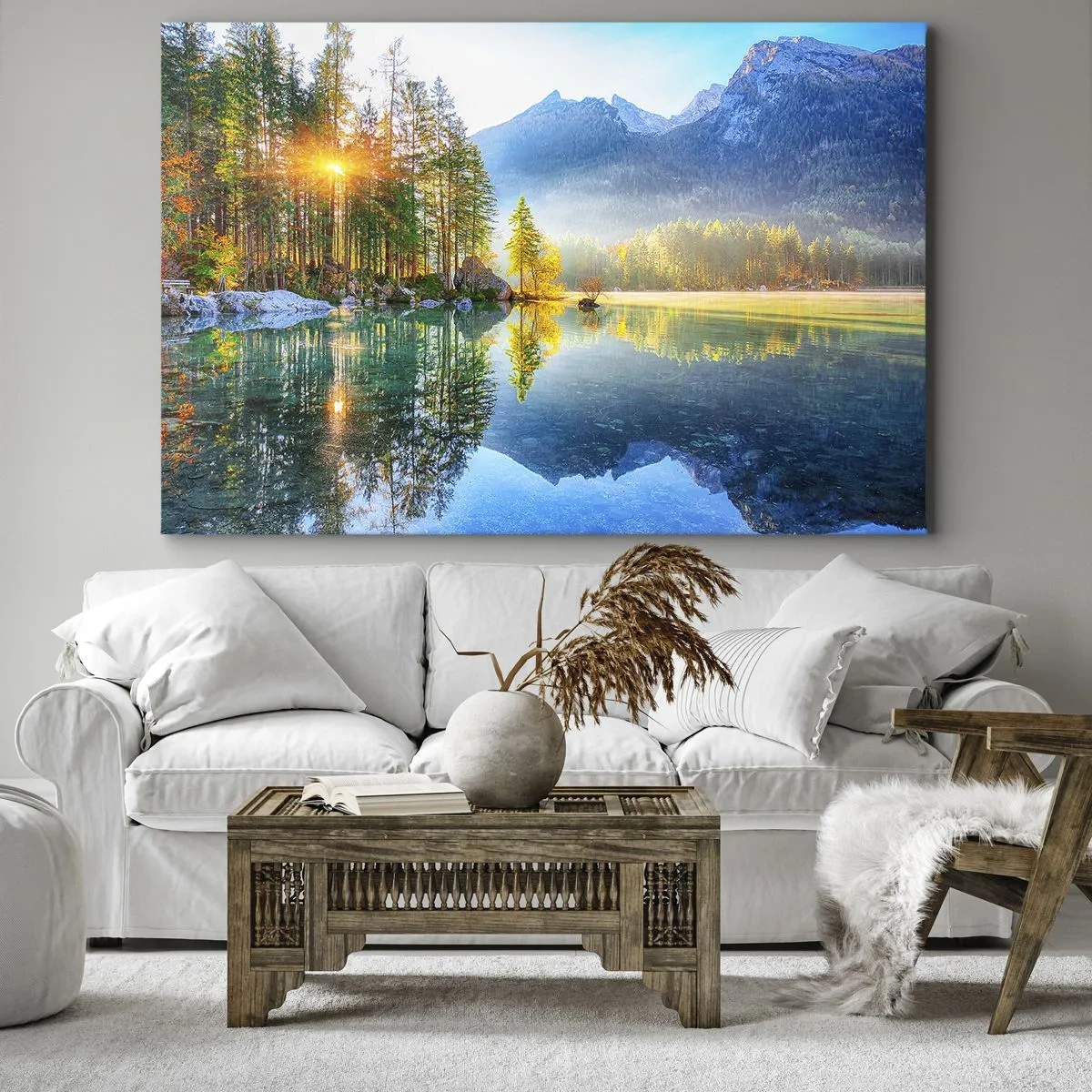 Cuadro sobre lienzo - Impresión de Imagen - Un lago rodeado de montañas y bosques bajo los rayos del sol. - 70x50cm - Majestuosidad y dulzura - Decoración de pared moderna para salón y dormitorio ARTTOR