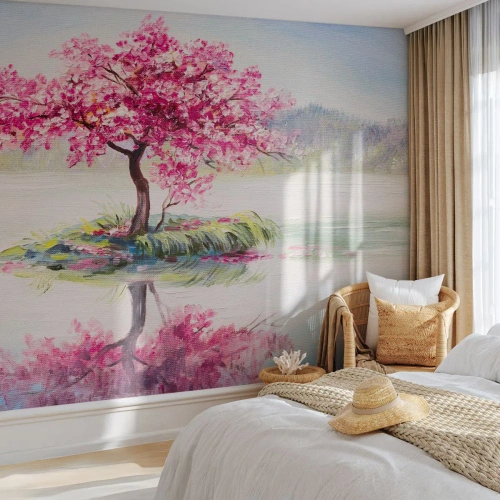 Fotomural Premium Sand - Un árbol en flor junto al agua, reflejado en el lago. - 100x70cm - Una celebración de la primavera - Decoración de pared moderna para salón y dormitorio ARTTOR