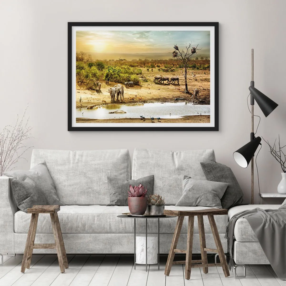 Póster en marco negro - Elefantes y animales salvajes en un abrevadero al atardecer - 70x50cm - Y del Edén fluyó un río... - Decoración de pared moderna para salón y dormitorio ARTTOR