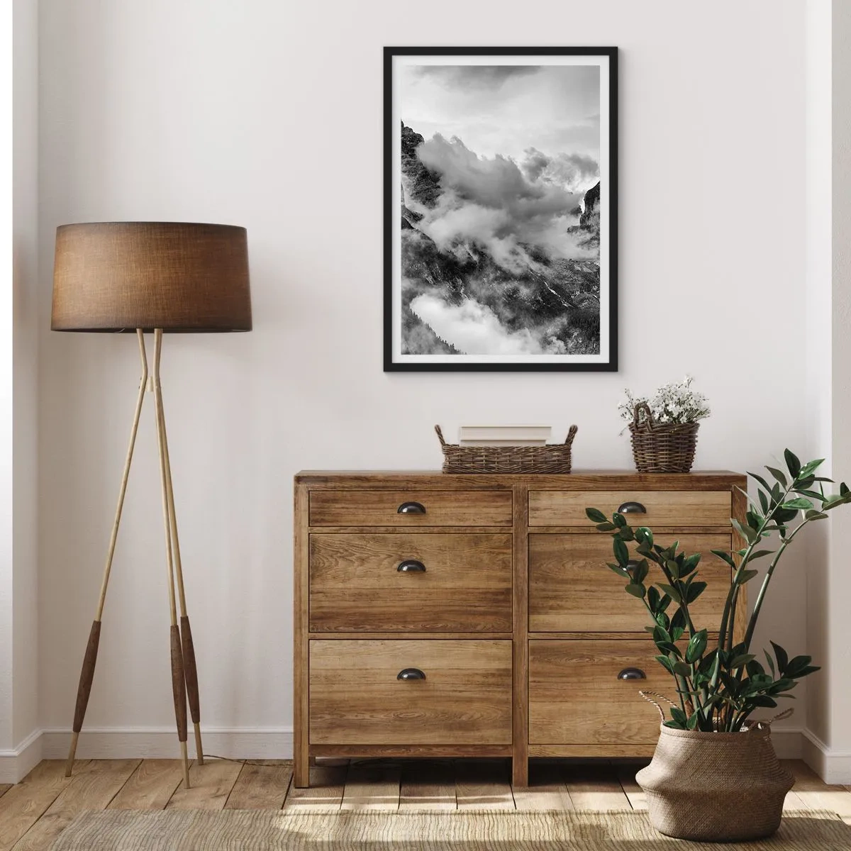Póster en marco negro - Paisaje de montaña en blanco y negro con nubes - 50x70cm - Hermoso y cruel - Decoración de pared moderna para salón y dormitorio ARTTOR