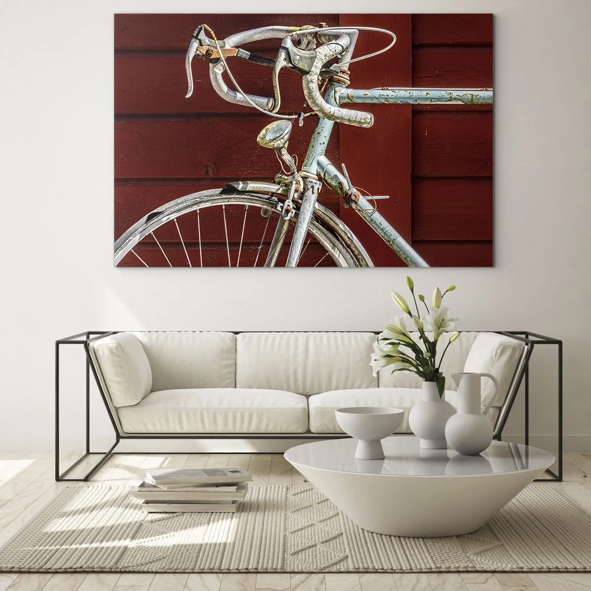 Cuadro sobre vidrio - Impresiones sobre Vidrio - Una vieja bicicleta de carretera de la década de 1970 contra una pared de madera roja. - 70x50cm - Creada para las victorias - Decoración de pared moderna para salón y dormitorio ARTTOR