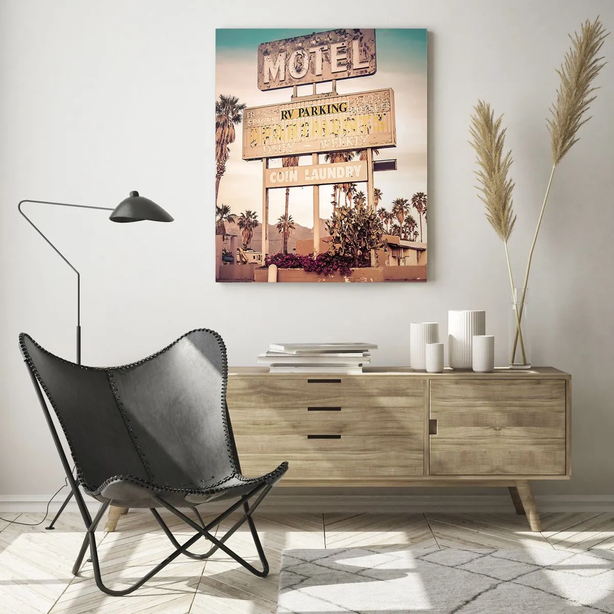 Cuadro sobre vidrio - Impresiones sobre Vidrio - Letrero de motel retro rodeado de palmeras - 80x120cm - El tiempo se detuvo - Decoración de pared moderna para salón y dormitorio ARTTOR