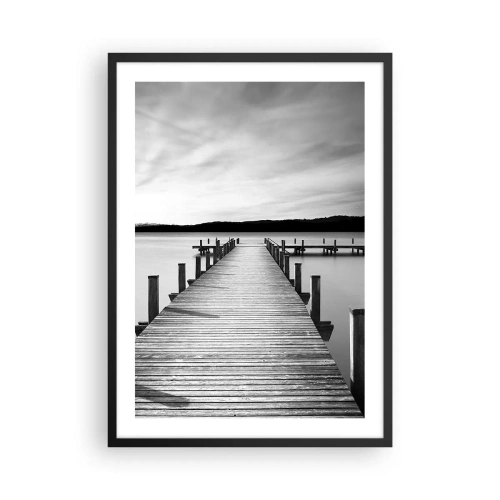 Póster en marco negro - Muelle de madera sobre un lago tranquilo en blanco y negro - 50x70cm - En el lago de la paz - Decoración de pared moderna para salón y dormitorio ARTTOR