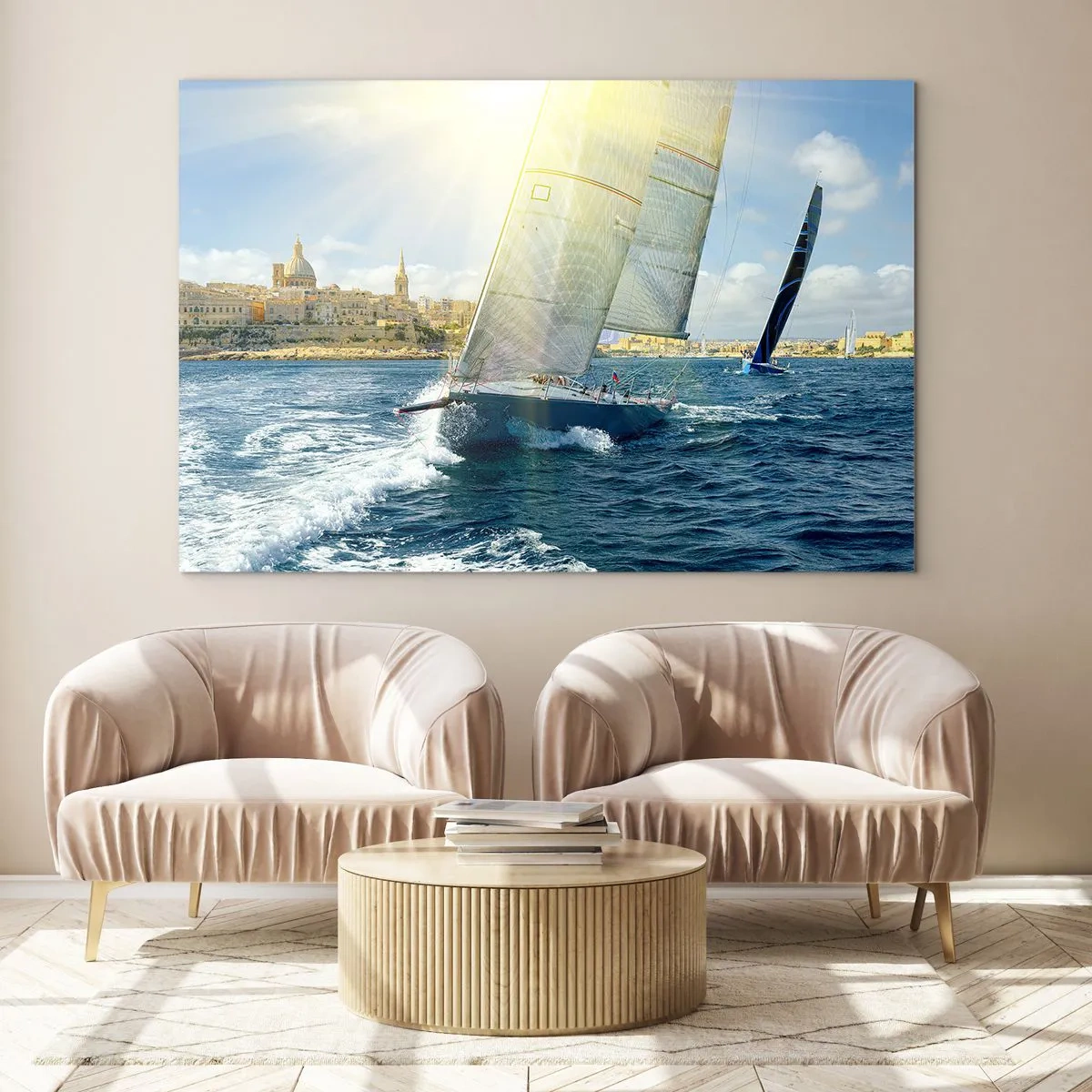 Cuadro sobre vidrio - Impresiones sobre Vidrio - Un yate navegando con el telón de fondo de una ciudad en un día soleado. - 70x50cm - Hora de abandonar la ciudad - Decoración de pared moderna para salón y dormitorio ARTTOR