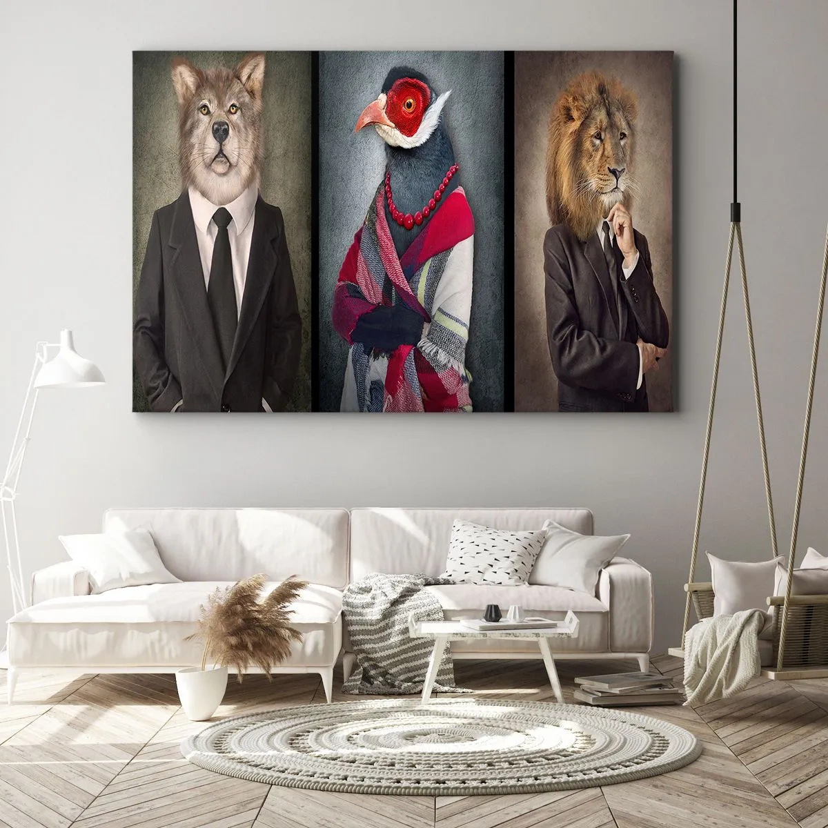 Cuadro sobre lienzo - Impresión de Imagen - Retratos estilizados de un lobo, un faisán y un león con ropas elegantes. - 100x70cm - ¿Qué estoy haciendo aquí? - Decoración de pared moderna para salón y dormitorio ARTTOR