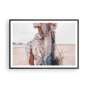 Póster en marco negro - Mujer de estilo boho con guitarra en la playa - 100x70cm - Una flor en el camino - Decoración de pared moderna para salón y dormitorio ARTTOR
