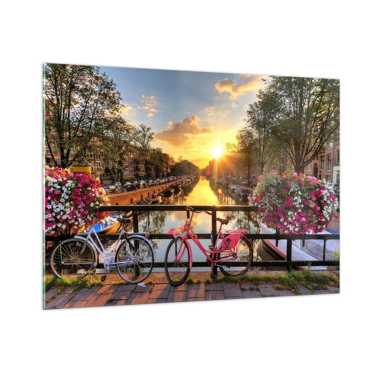 Cuadro sobre vidrio - Impresiones sobre Vidrio - Puesta de sol sobre el canal con bicicletas al fondo - 100x70cm - Mañana de primavera en Ámsterdam - Decoración de pared moderna para salón y dormitorio ARTTOR
