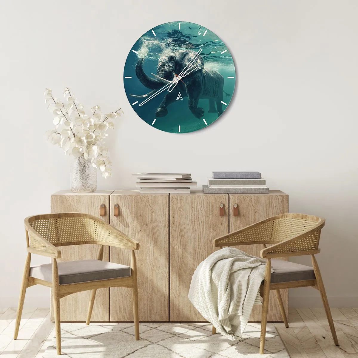 Reloj de pared - Reloj de vidrio - Un elefante nadando bajo el agua en su entorno natural. - 30x30cm - A todos nos gusta nadar - Decoración de pared moderna para salón, cocina y dormitorio ARTTOR