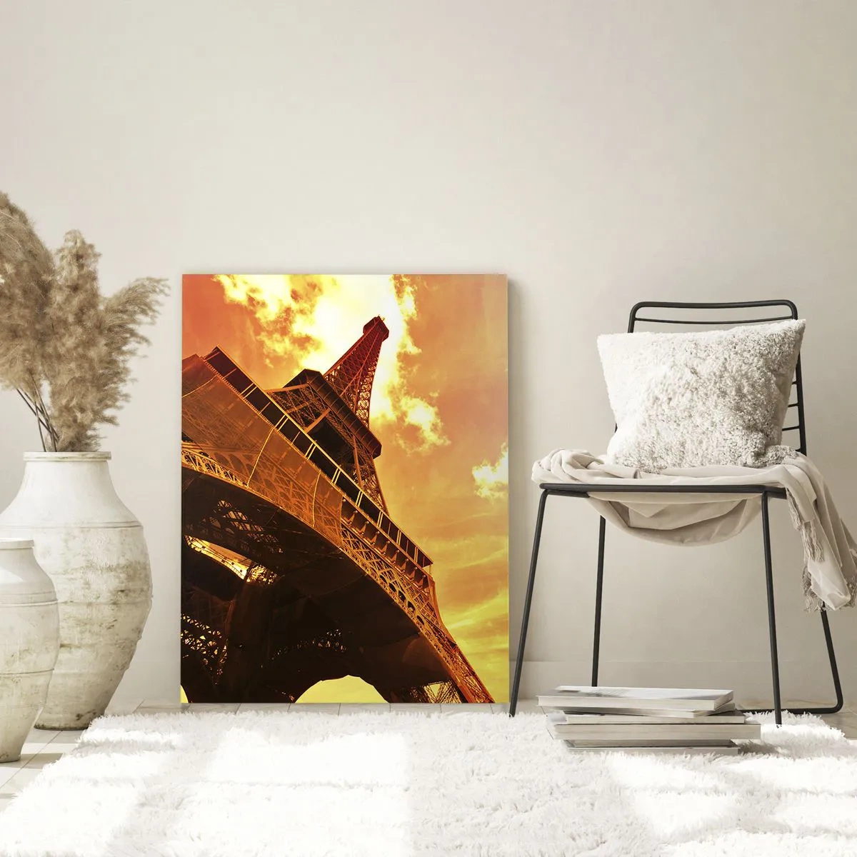 Cuadro sobre vidrio - Impresiones sobre Vidrio - La Torre Eiffel en cálidos tonos naranjas al atardecer - 50x70cm - Monumental, dorado por el sol - Decoración de pared moderna para salón y dormitorio ARTTOR