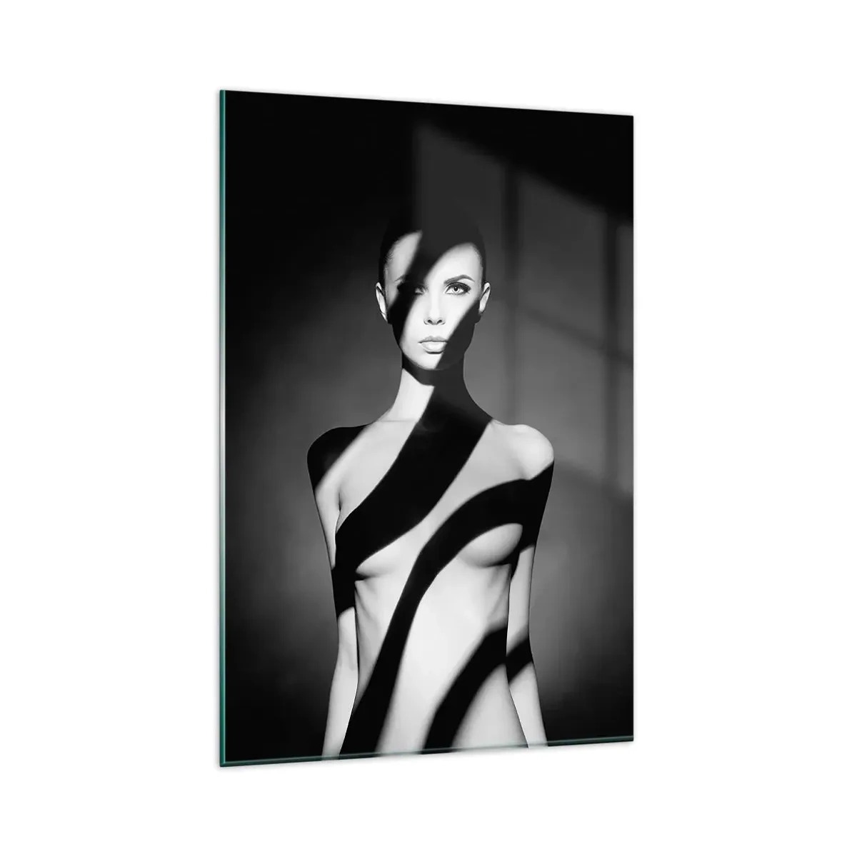 Cuadro sobre vidrio - Impresiones sobre Vidrio - Retrato en blanco y negro de una mujer en luz y sombra. - 80x120cm - En la luz y en la sombra - Decoración de pared moderna para salón y dormitorio ARTTOR