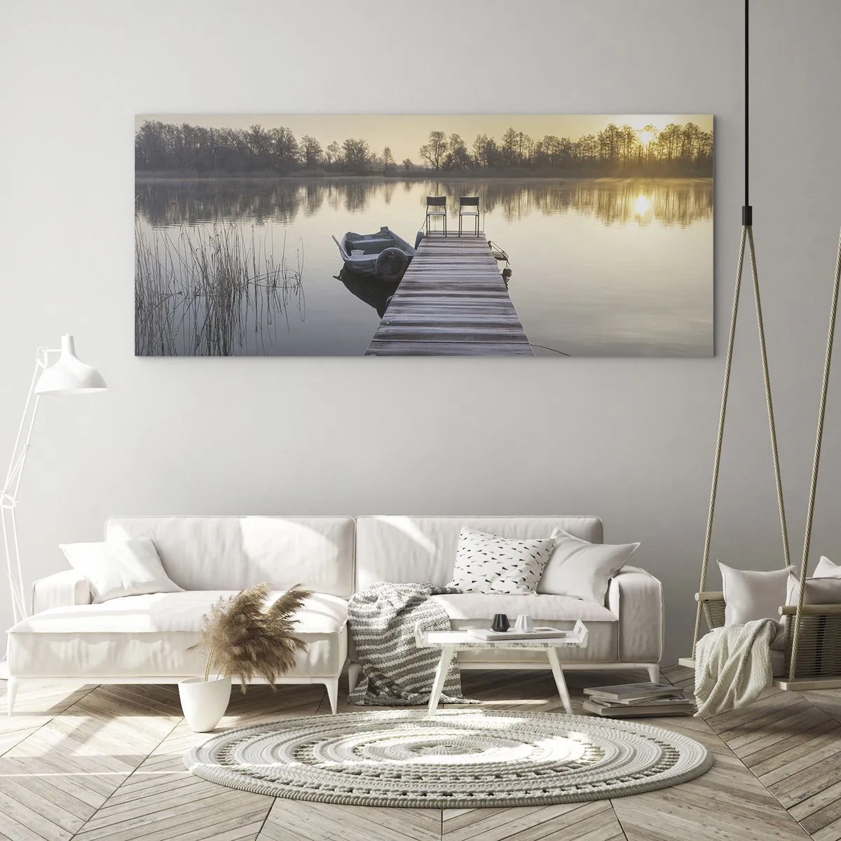 Cuadro sobre vidrio - Impresiones sobre Vidrio - Un muelle junto al lago por la mañana con un barco y sillas. - 160x50cm - Volveré en un rato - Decoración de pared moderna para salón y dormitorio ARTTOR