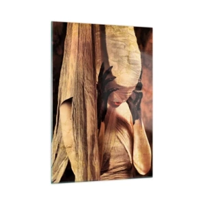 Cuadro sobre vidrio - Impresiones sobre Vidrio - Una mujer misteriosa rodeada de telas doradas. - 50x70cm - Entre el bien y el mal - Decoración de pared moderna para salón y dormitorio ARTTOR