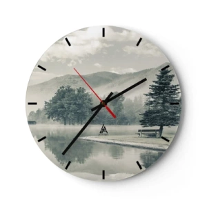 Reloj de pared - Reloj de vidrio - Niebla matutina sobre un lago tranquilo entre las montañas. - 30x30cm - El lago sigue durmiendo - Decoración de pared moderna para salón, cocina y dormitorio ARTTOR