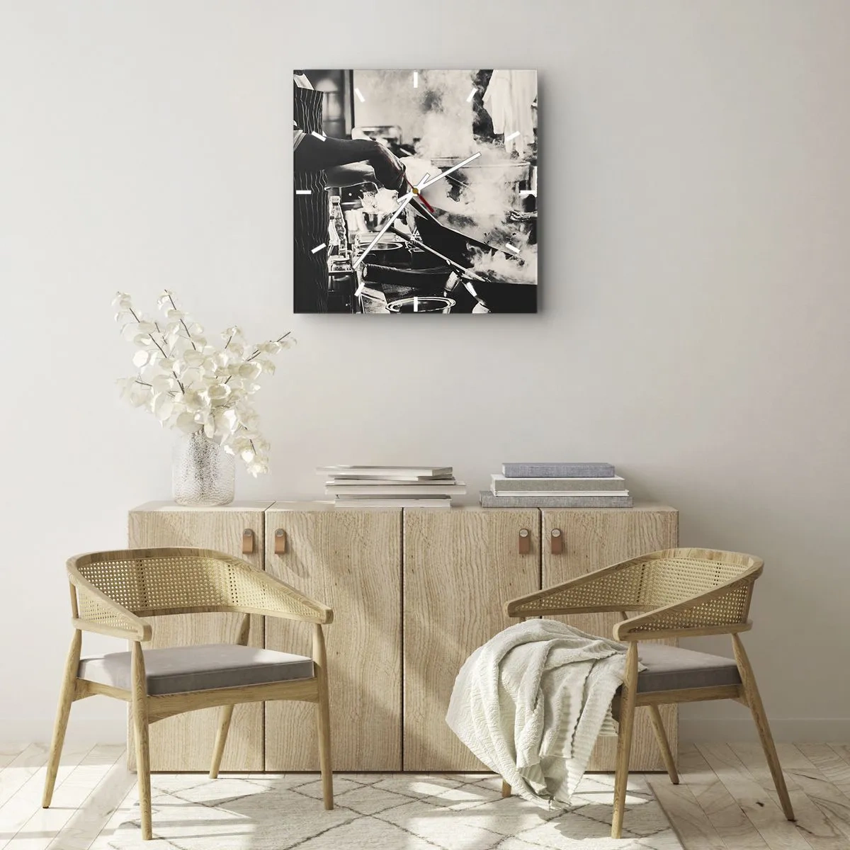 Reloj de pared - Reloj de vidrio - Un chef trabajando en la cocina con vapor saliendo de una sartén. - 30x30cm - Alquimia de sabores - Decoración de pared moderna para salón y dormitorio ARTTOR