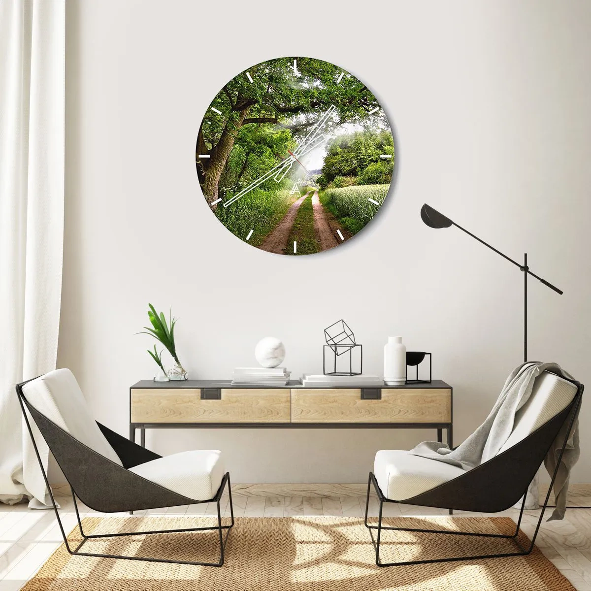 Reloj de pared - Reloj de vidrio - Un camino forestal entre árboles verdes y campos en un día soleado. - 30x30cm - Ensueño - Decoración de pared moderna para salón, cocina y dormitorio ARTTOR