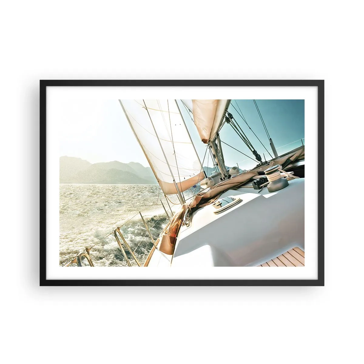Póster en marco negro - Un yate en mar abierto con vistas a las montañas. - 70x50cm - A toda vela - Decoración de pared moderna para salón y dormitorio ARTTOR
