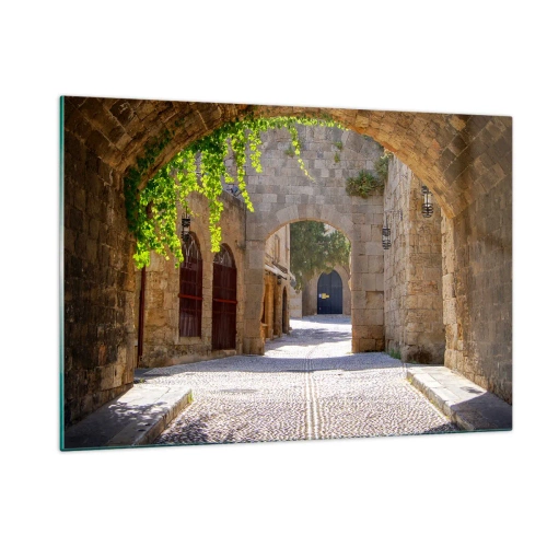 Cuadro sobre vidrio - Impresiones sobre Vidrio - Una calle de piedra con arcos y enredaderas a la luz del sol. - 120x80cm - La procesión está a punto de aparecer. - Decoración de pared moderna para salón y dormitorio ARTTOR