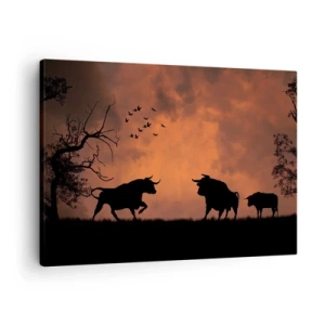Cuadro sobre lienzo - Impresión de Imagen - Siluetas de toros contra un cielo naranja al atardecer - 70x50cm - Espectáculo dramático de la naturaleza - Decoración de pared moderna para salón y dormitorio ARTTOR