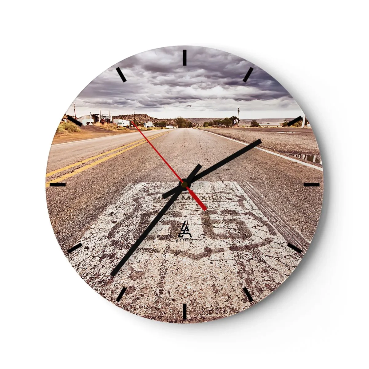 Reloj de pared - Reloj de vidrio - Ruta 66 bajo un cielo nublado - 30x30cm - Mother Road: una leyenda americana - Decoración de pared moderna para salón, cocina y dormitorio ARTTOR