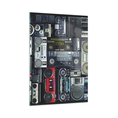 Cuadro sobre vidrio - Impresiones sobre Vidrio - Un collage de radios retro y grabadoras sobre un fondo oscuro. - 50x70cm - Nostalgia de los 80. - Decoración de pared moderna para salón y dormitorio ARTTOR