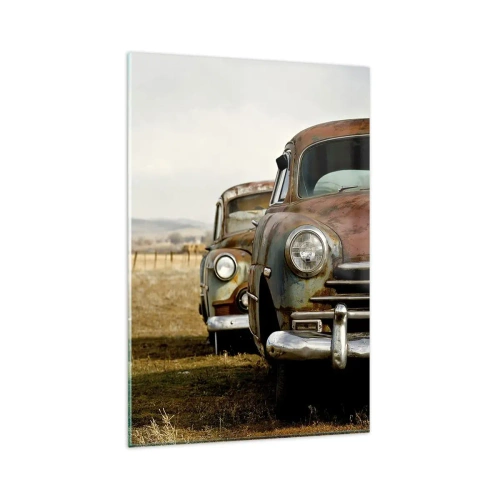 Cuadro sobre vidrio - Impresiones sobre Vidrio - Dos coches viejos en un camino de tierra junto a una valla de madera. - 80x120cm - Un merecido descanso - Decoración de pared moderna para salón y dormitorio ARTTOR