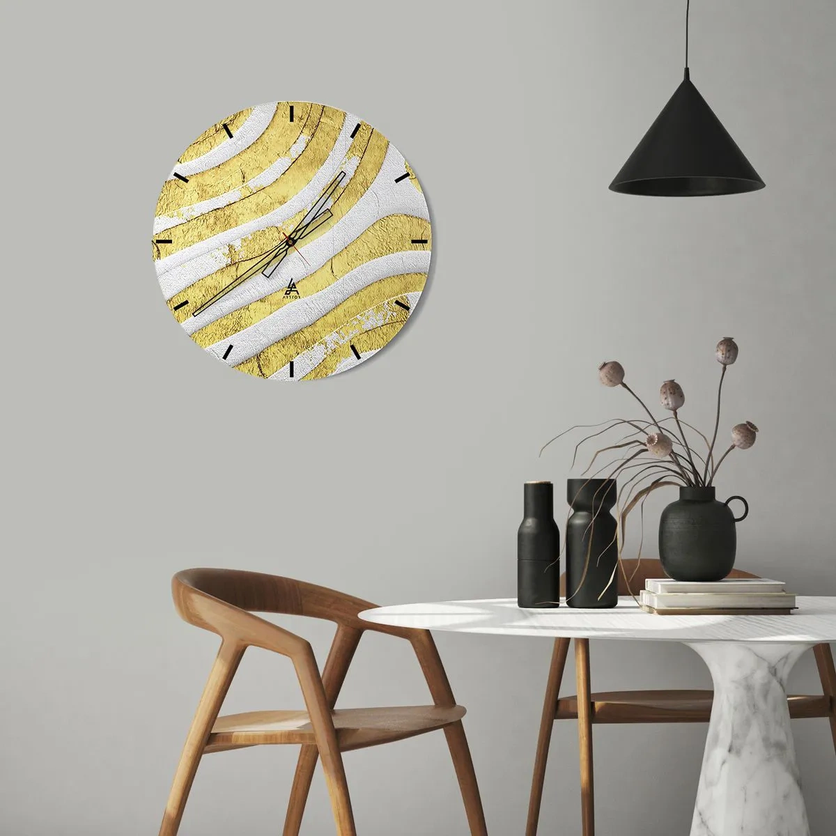 Reloj de pared - Reloj de vidrio - Ondas doradas y blancas en una textura abstracta. - 30x30cm - Una composición en blanco y oro - Decoración de pared moderna para salón, cocina y dormitorio ARTTOR