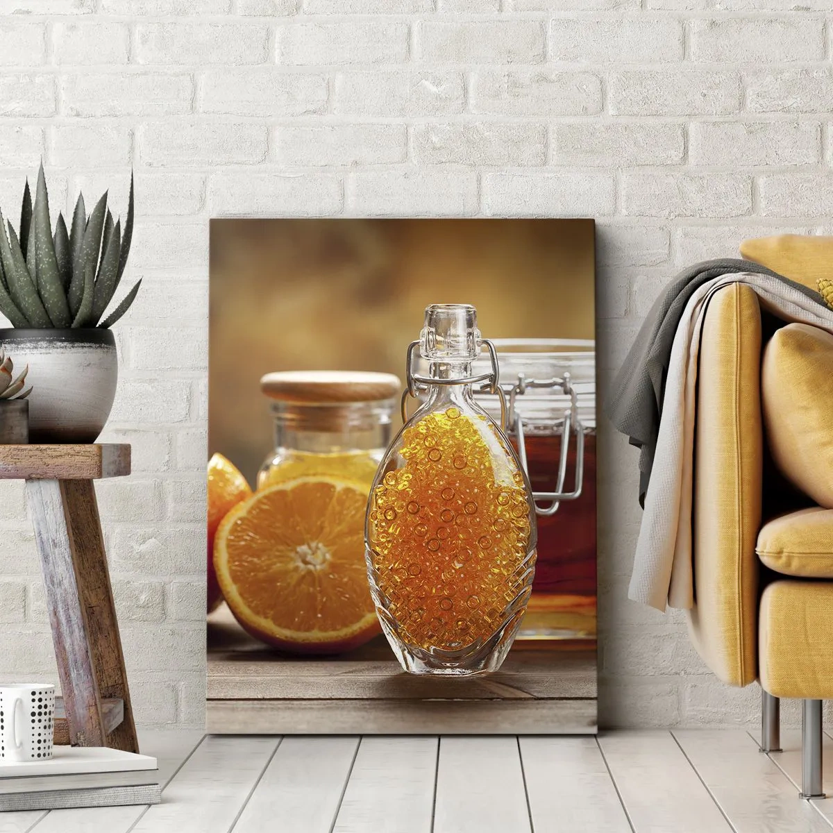 Cuadro sobre lienzo - Impresión de Imagen - Una botella de líquido ámbar y naranjas frescas. - 50x70cm - Sabores y aromas soleados - Decoración de pared moderna para salón y dormitorio ARTTOR