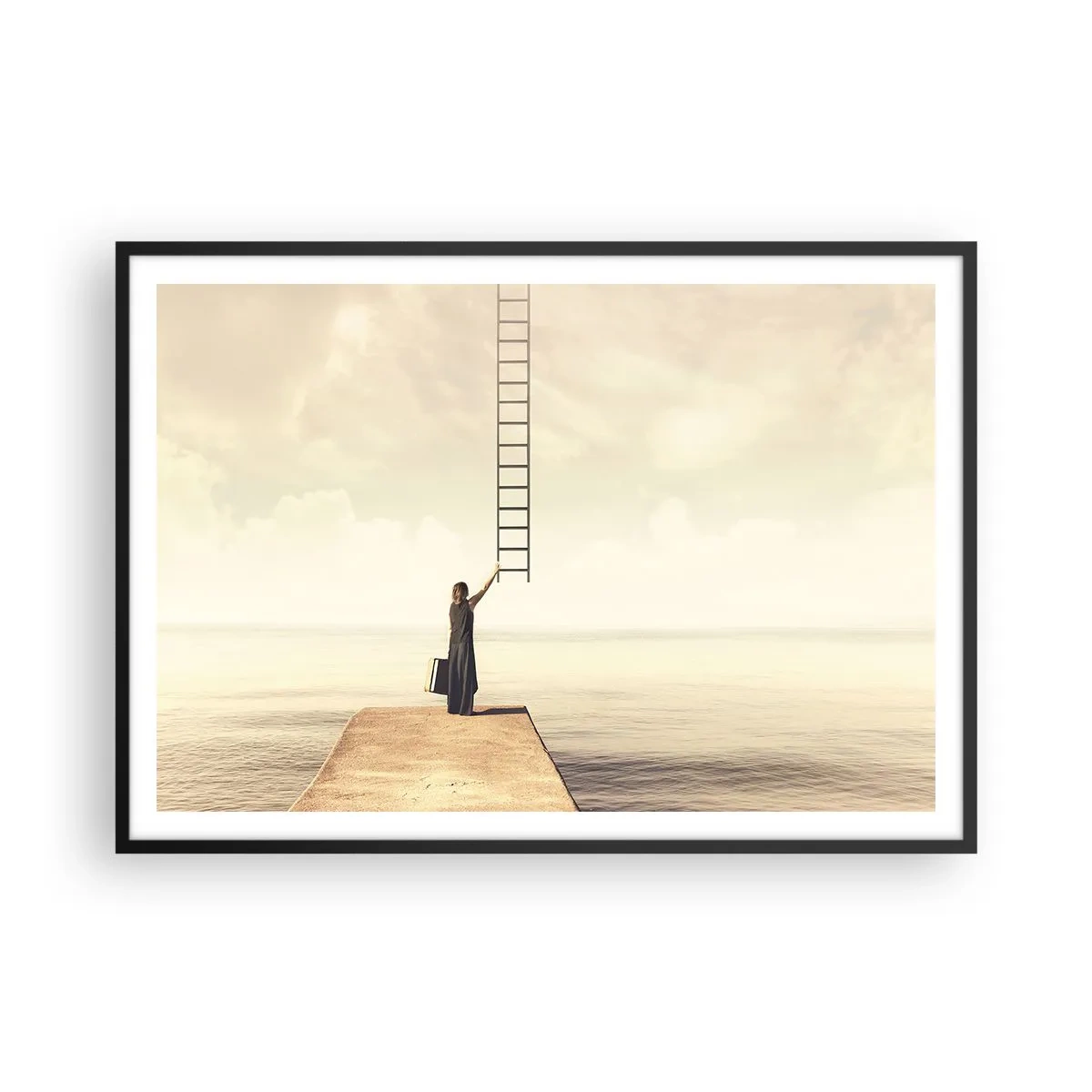 Póster en marco negro - Una mujer parada en un muelle con una escalera que conduce al cielo. - 100x70cm - Un viaje mágico - Decoración de pared moderna para salón y dormitorio ARTTOR
