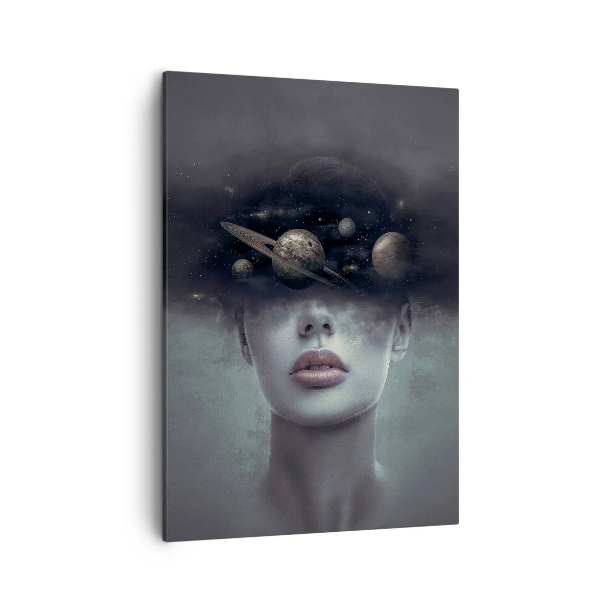 Cuadro sobre lienzo - Impresión de Imagen - Un rostro de mujer con un motivo de planeta y espacio en el fondo. - 50x70cm - Y los planetas sienten... - Decoración de pared moderna para salón y dormitorio ARTTOR