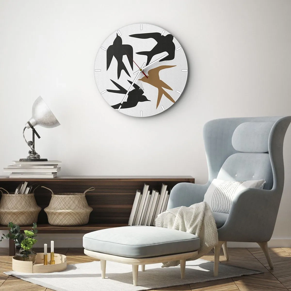 Reloj de pared - Reloj de vidrio - Siluetas negras y doradas de golondrinas sobre un fondo blanco - 30x30cm - Juegos de golondrinas - Decoración de pared moderna para salón, cocina y dormitorio ARTTOR