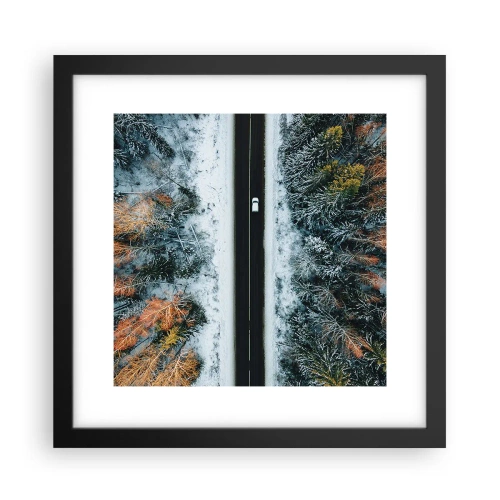 Póster en marco negro - Atravesar el bosque en invierno - 30x30 cm