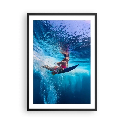 Póster en marco negro - Un surfista inmerso en las profundidades turquesas del océano. - 50x70cm - La profundidad de la alegría - Decoración de pared moderna para salón y dormitorio ARTTOR