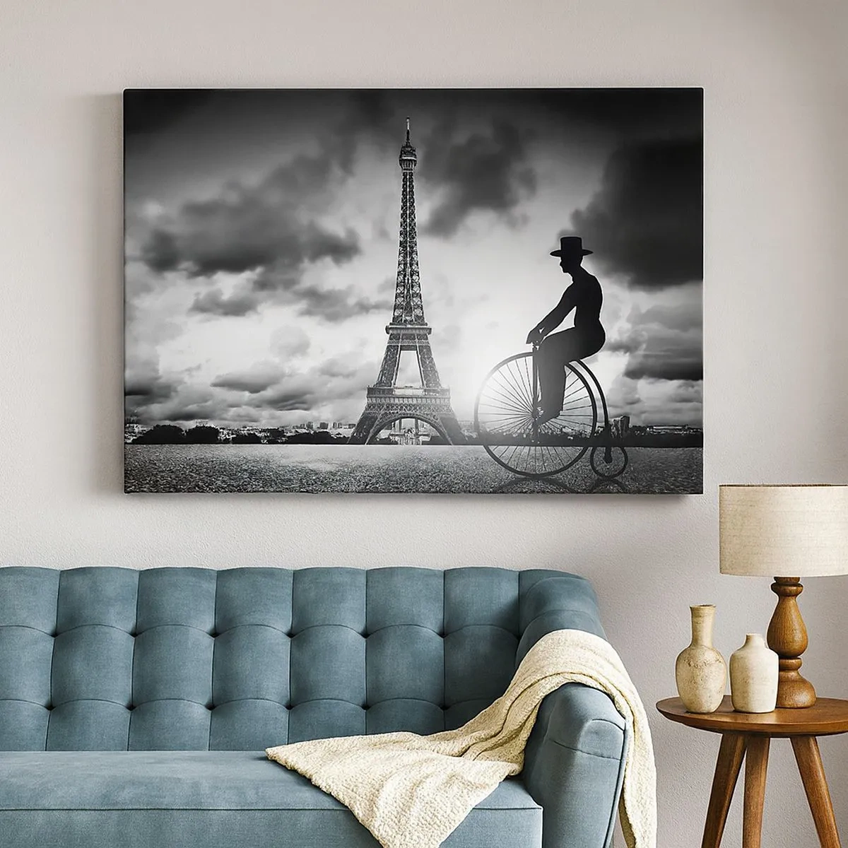 Cuadro sobre lienzo - Impresión de Imagen - Imagen en blanco y negro de una bicicleta retro con la Torre Eiffel al fondo. - 70x50cm - Añoranza de la Belle Epoque - Decoración de pared moderna para salón y dormitorio ARTTOR