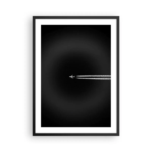 Póster en marco negro - Un avión volando sobre un fondo negro, dejando estelas de condensación a su paso. - 50x70cm - En otra dimensión - Decoración de pared moderna para salón y dormitorio ARTTOR