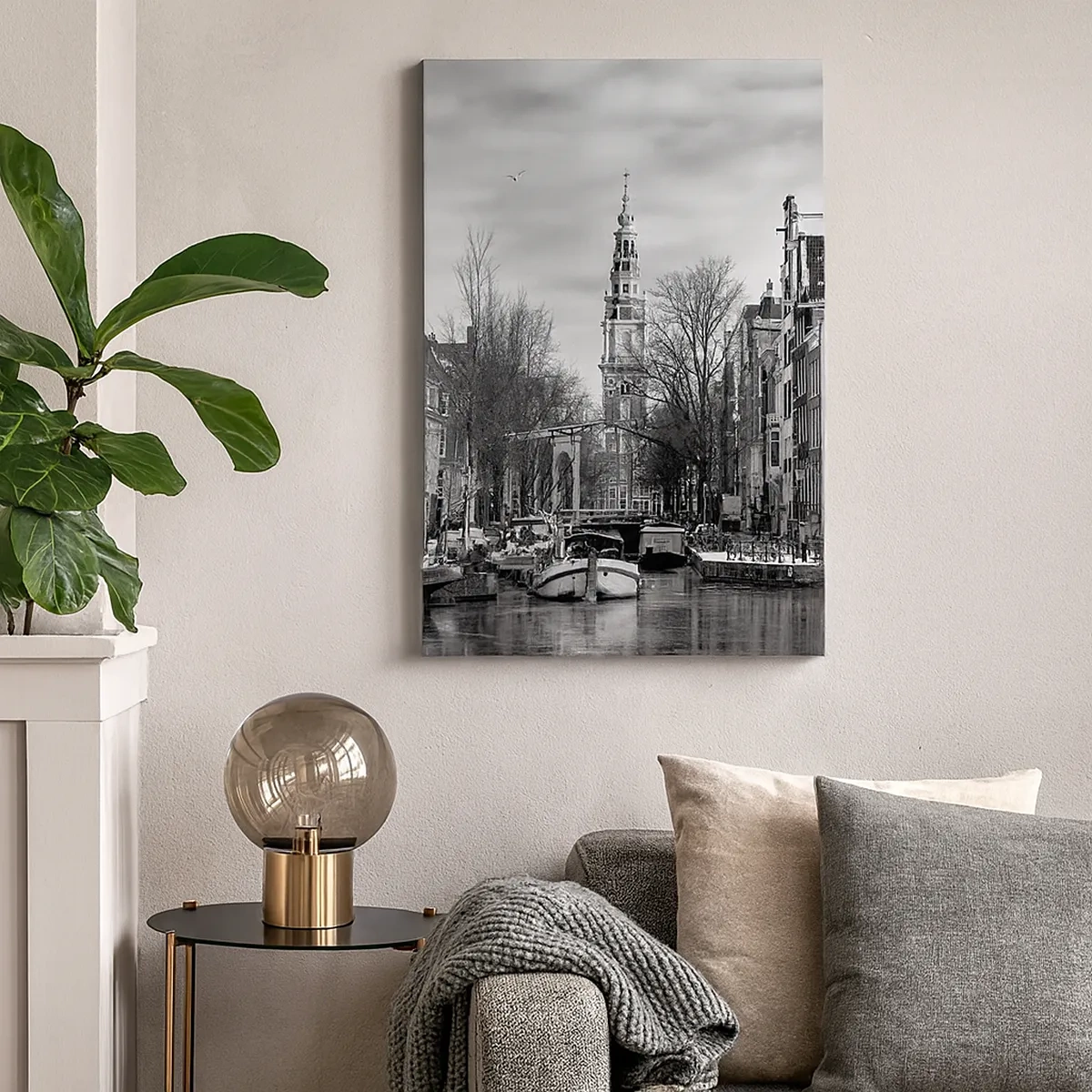 Cuadro sobre lienzo - Impresión de Imagen - Panorama en blanco y negro de Ámsterdam con canal y edificios históricos - 50x70cm - Ambiente de Ámsterdam - Decoración de pared moderna para salón y dormitorio ARTTOR