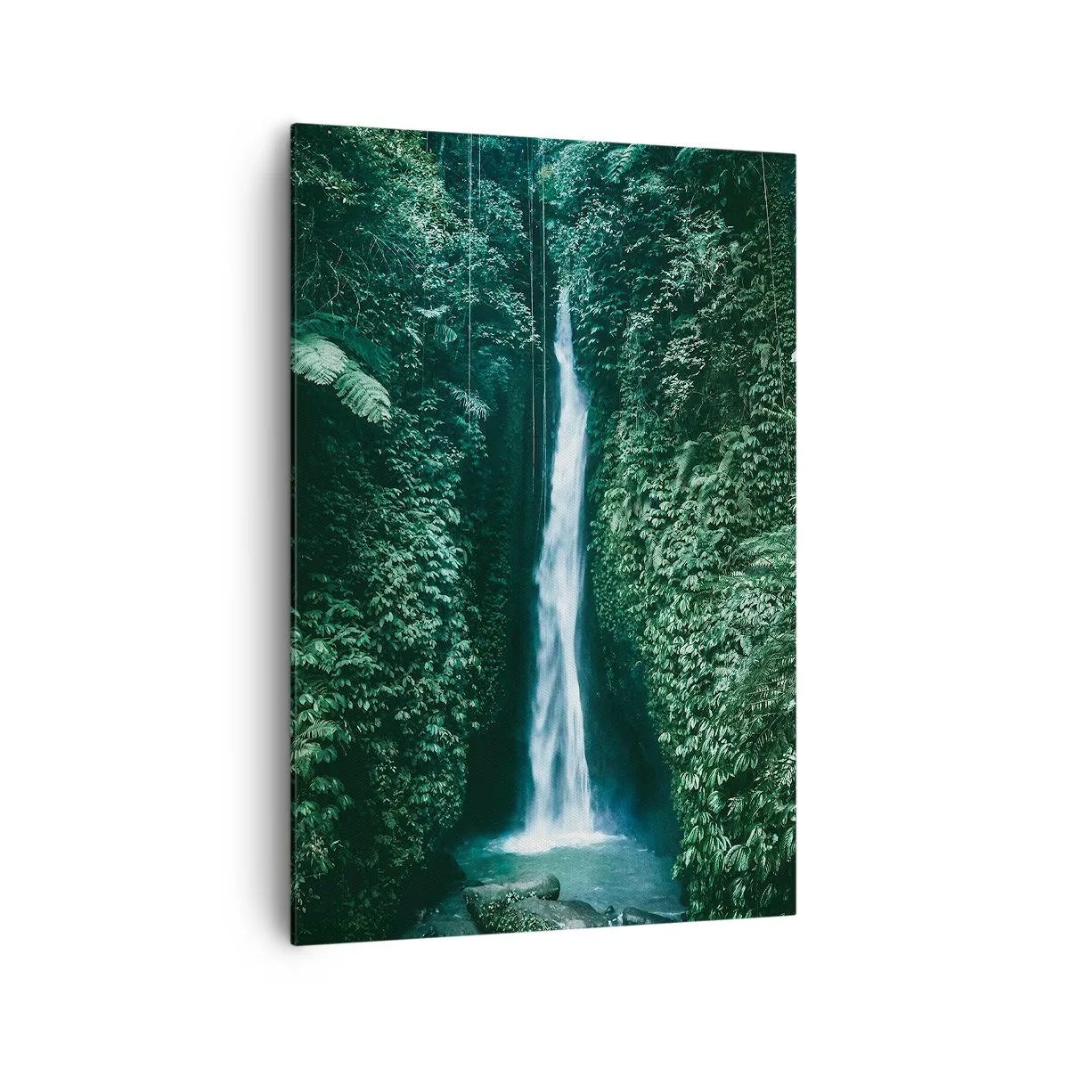 Cuadro sobre lienzo - Impresión de Imagen - Una cascada rodeada de densa vegetación tropical. - 70x100cm - Balneario tropical - Decoración de pared moderna para salón y dormitorio ARTTOR