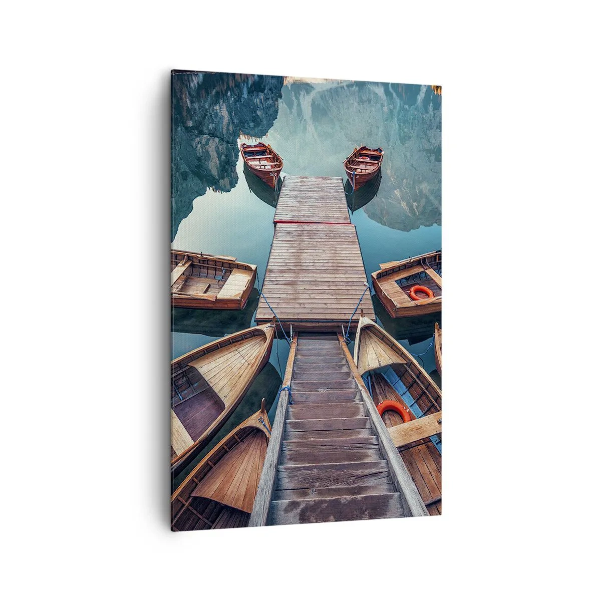 Cuadro sobre lienzo - Impresión de Imagen - Barcos de madera en un muelle en un lago de montaña - 80x120cm - Esperando en el muelle - Decoración de pared moderna para salón y dormitorio ARTTOR