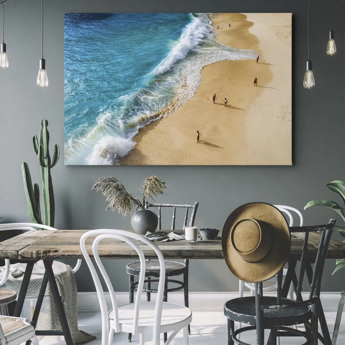 Cuadro sobre lienzo - Impresión de Imagen - Una playa con agua turquesa y gente paseando. - 70x50cm - Y luego el sol, la playa... - Decoración de pared moderna para salón y dormitorio ARTTOR