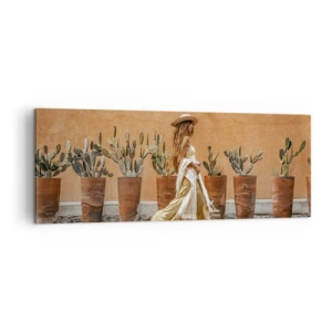 Cuadro sobre lienzo - Impresión de Imagen - Una mujer en estilo boho con macetas de cactus al fondo. - 140x50cm - Estilo hippie - Decoración de pared moderna para salón y dormitorio ARTTOR
