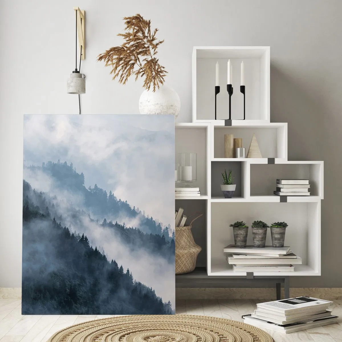 Cuadro sobre vidrio - Impresiones sobre Vidrio - La niebla se cierne sobre las laderas boscosas de las montañas en un paisaje misterioso. - 80x120cm - Misticismo de las montañas - Decoración de pared moderna para salón y dormitorio ARTTOR