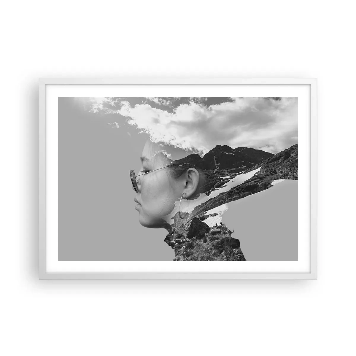 Póster en marco blanco - Retrato sobre montañas y nubes - 70x50 cm