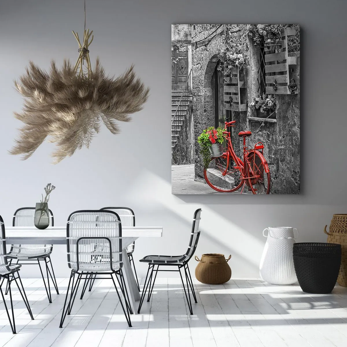 Cuadro sobre lienzo - Impresión de Imagen - Una bicicleta roja en una calle en blanco y negro. - 50x70cm - Callejón de la Toscana - Decoración de pared moderna para salón y dormitorio ARTTOR