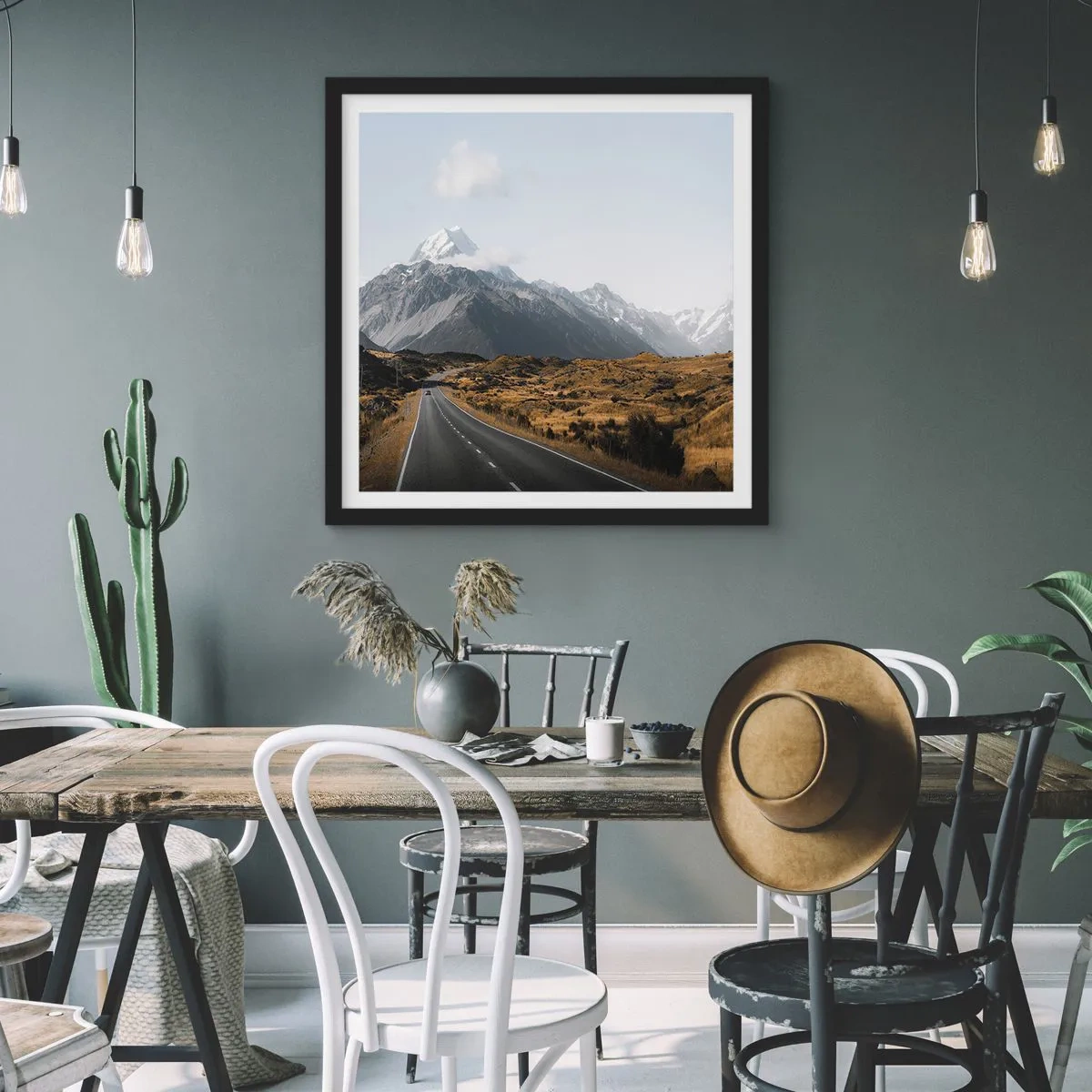 Póster en marco negro - El camino al corazón de las montañas - 40x40 cm