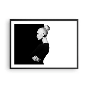 Póster en marco negro - Retrato elegante de una mujer sobre un fondo blanco y negro. - 70x50cm - Simplemente femenina - Decoración de pared moderna para salón y dormitorio ARTTOR