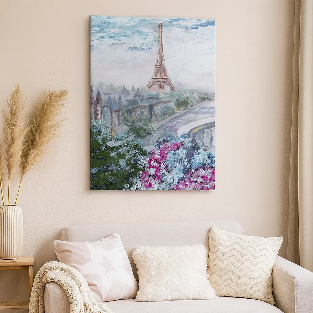Cuadro sobre lienzo - Impresión de Imagen - Una vista romántica de París con la Torre Eiffel y un balcón lleno de flores. - 50x70cm - Mayo mágico en París - Decoración de pared moderna para salón y dormitorio ARTTOR
