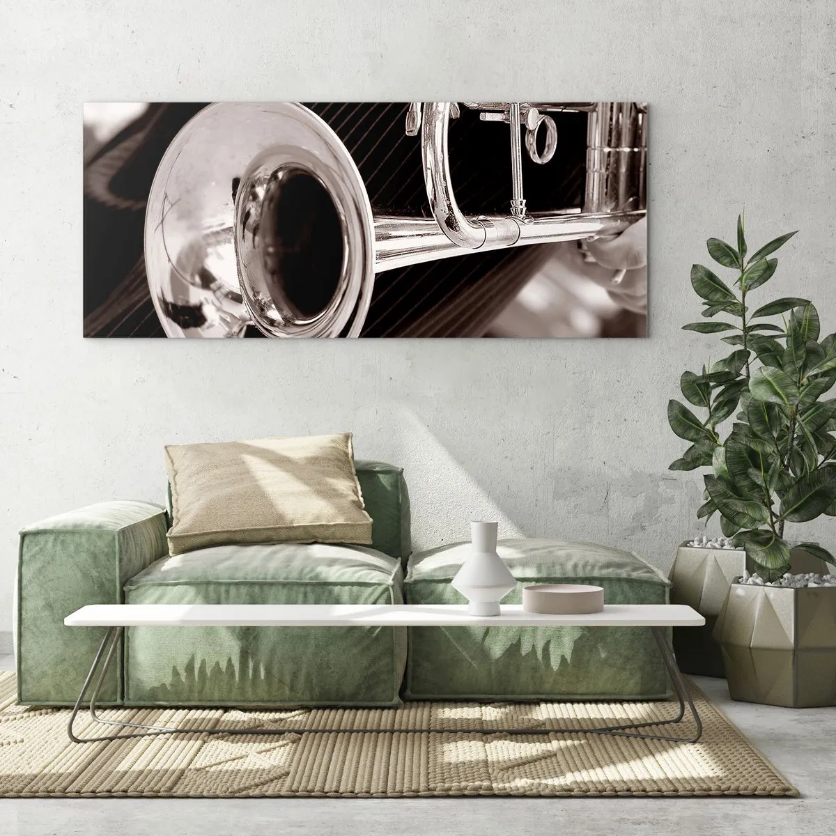 Cuadro sobre vidrio - Impresiones sobre Vidrio - Un primer plano de una trompeta plateada sobre un elegante fondo de tela. - 120x50cm - Viaje musical a los años 30. - Decoración de pared moderna para salón y dormitorio ARTTOR